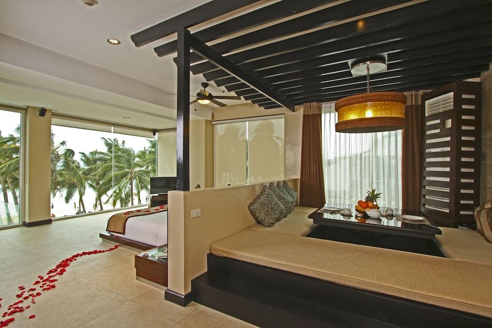 Two Seasons Boracay 4*