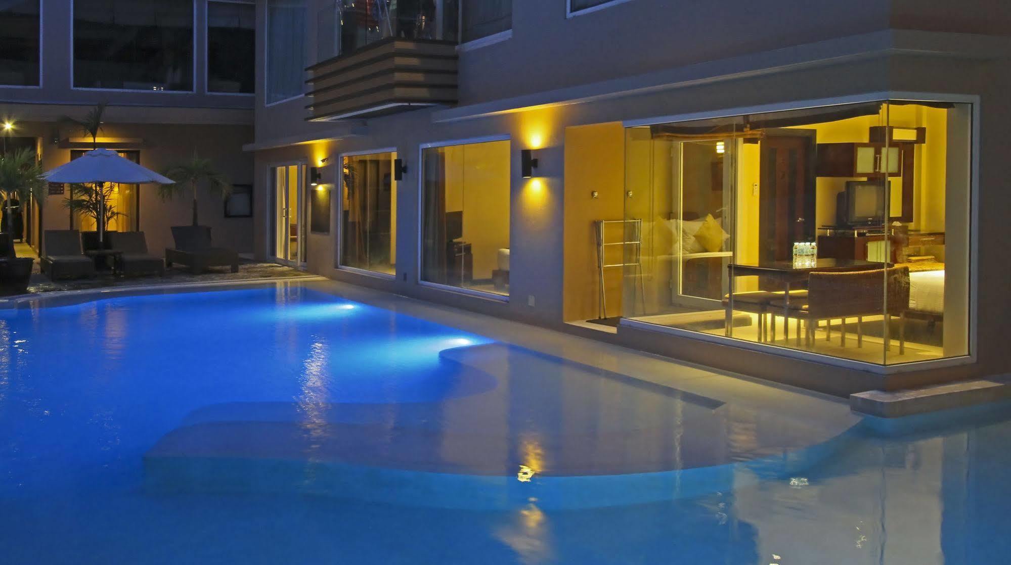 Two Seasons Boracay 4*